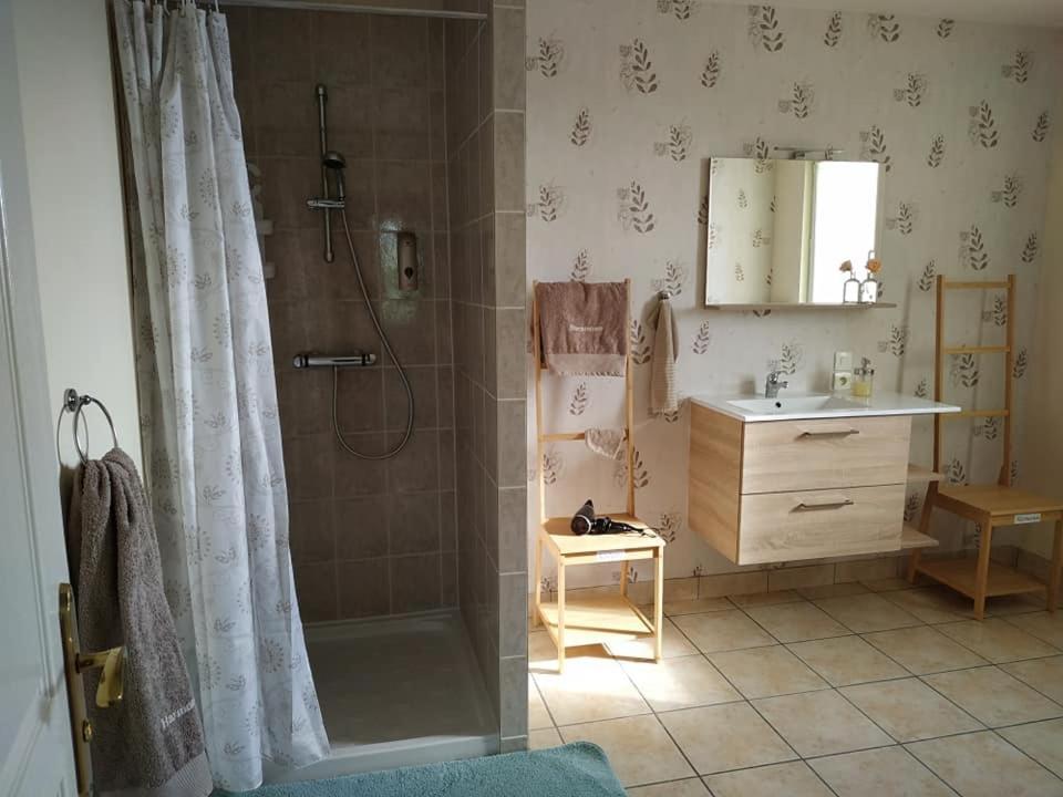 Bed and Breakfast Les Bienfaits D'Harmonium La Chapelle-Gaudin Esterno foto